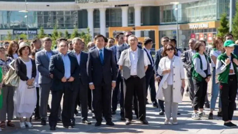 В столице открылась выставка под открытым небом "Нурсултан Назарбаев: эпоха Созидания"