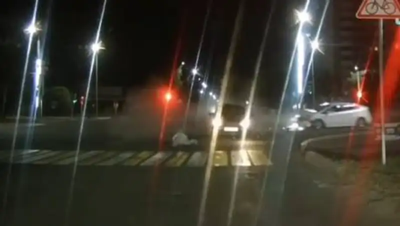 Жуткую аварию с четырьмя авто сняли на видео в Павлодаре