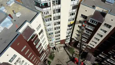 Кому принадлежат лифты , фото - Новости Zakon.kz от 29.05.2023 14:51