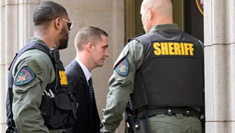 Суд Балтимора оправдал обвиненного в смерти чернокожего мужчины полицейского