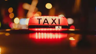 Стенды с рекомендованными ценами на такси появились в алматинском аэропорту, фото - Новости Zakon.kz от 18.08.2023 16:11