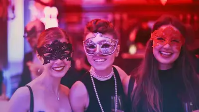 маски, наряд, фото - Новости Zakon.kz от 23.12.2022 17:52