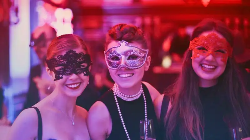 3 правила, которые помогут лучше выглядеть в новогоднюю ночь