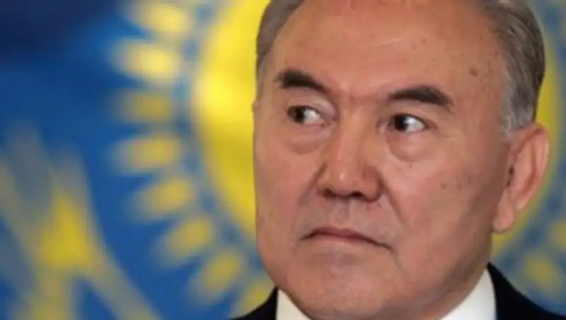 Н.Назарбаев пообещал подавить все признаки "цветных революций" в Казахстане