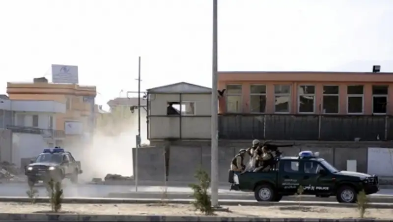 Неизвестные боевики штурмуют здание парламента Афганистана