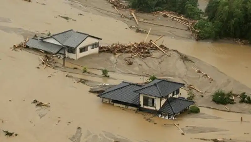 Число жертв ливней на юго-западе Японии возросло до шести человек