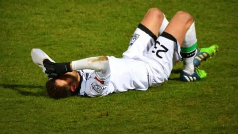 18-летний футболист умер во время матча