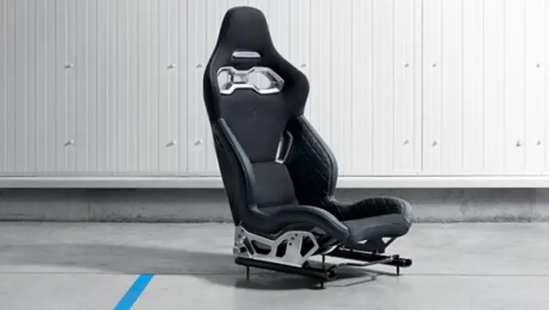 Alpine показала сверхлегкие кресла нового купе