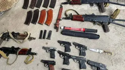 Оружие на 64 млн тенге сдали полицейским казахстанцы, фото - Новости Zakon.kz от 02.05.2023 12:37