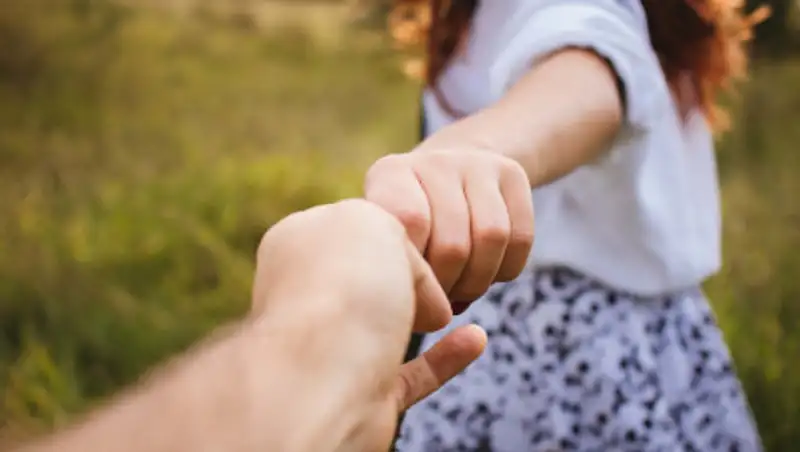 Незнакомая женщина пыталась увести со двора малолетнюю девочку в Нур-Султане