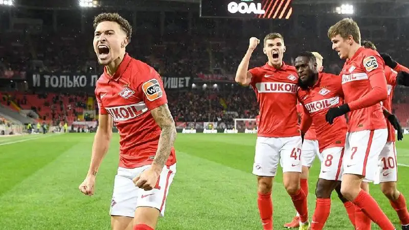 Россия и ее футбольные клубы отстранены от международных матчей