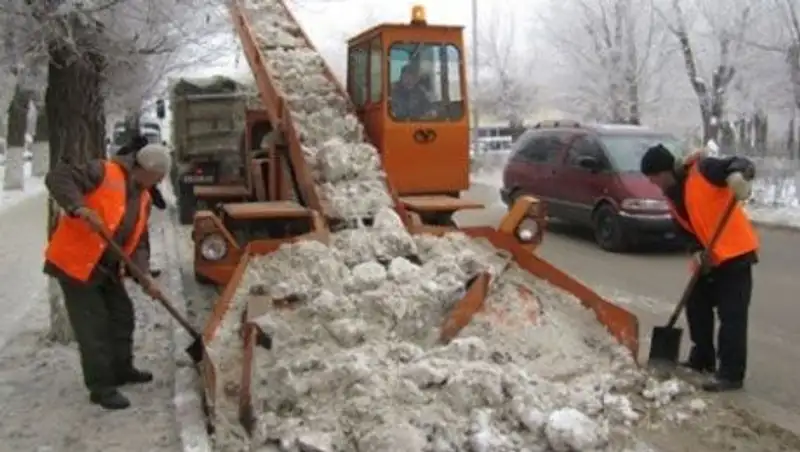 В Алматы с центральных улиц вывезено 2 600 куб.м снега