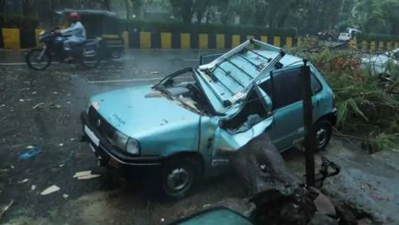 Мощный циклон в Индии принес масштабные разрушения