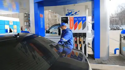В Минэнерго заверили, что бензин на заправках не подорожает, фото - Новости Zakon.kz от 31.03.2023 22:51