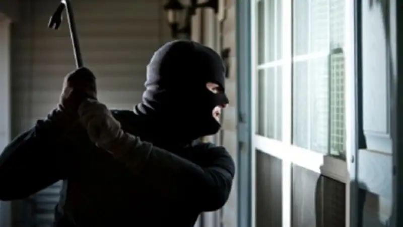 В Жанаозене трое в масках напали на букмекерскую контору