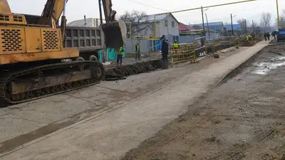 Жители Актау построили дорогу у домов своими силами , фото - Новости Zakon.kz от 31.05.2023 02:30