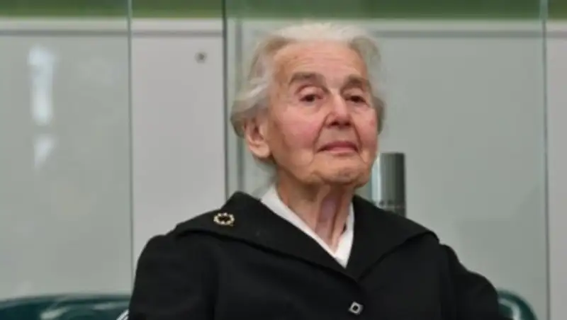 88-летнюю немку опять посадили за отрицание Холокоста