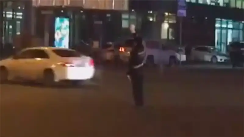 Как без жезла работают алматинские регулировщики