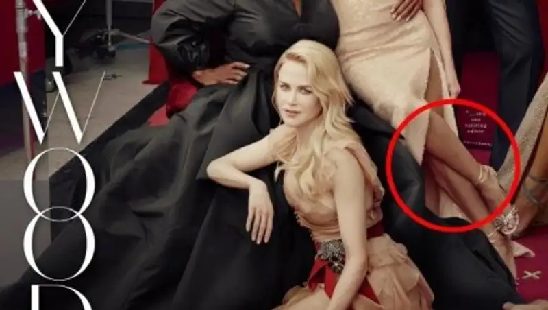 В Сети высмеяли обложку журнала с «трехногой» Риз Уизерспун