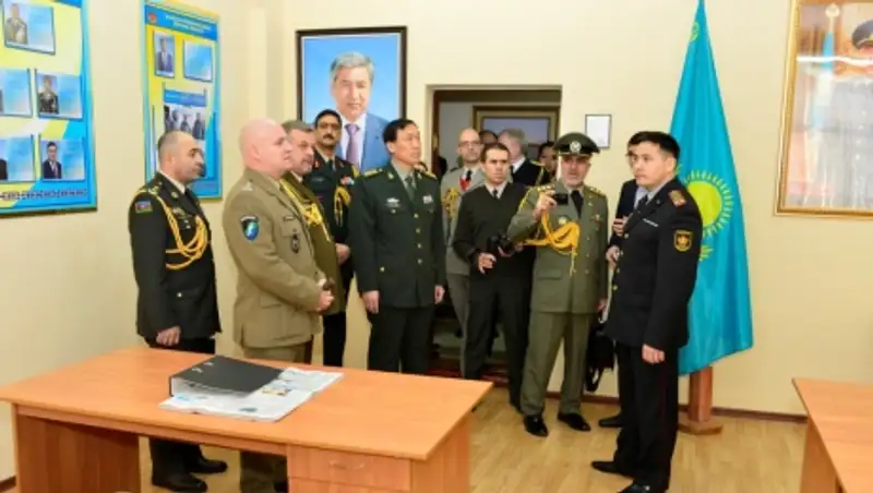 Военные атташе 20 стран мира увидели как готовят военных полицейских ВС РК