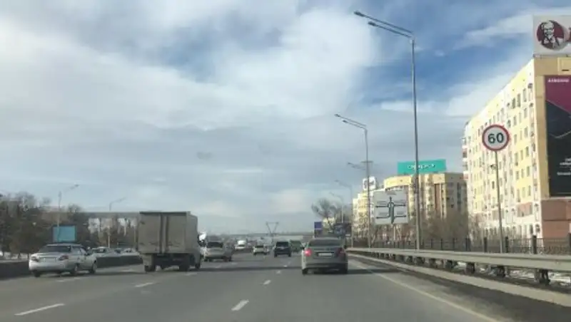 Алматинцы прокомментировали снижение скорости на Аль-Фараби, ВОАД и Саина