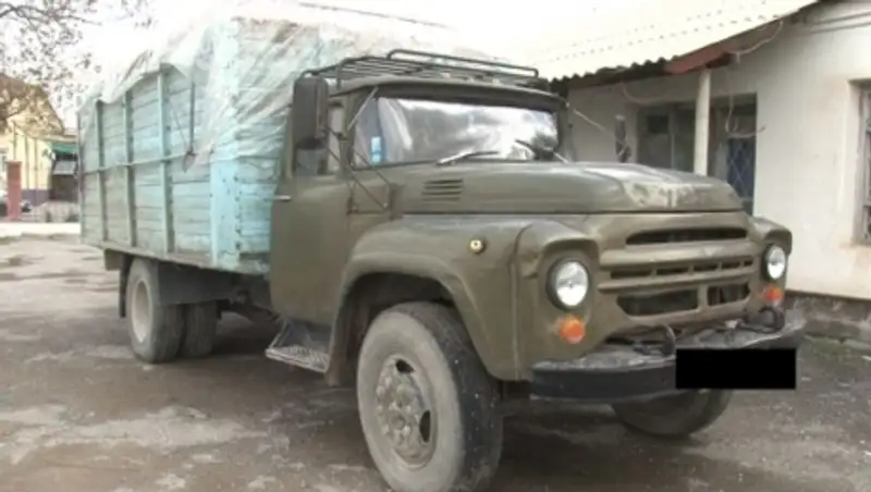 В ЮКО из-за грузовика с отрубями убили мужчину