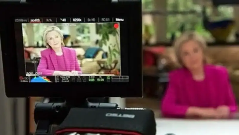 Хиллари Клинтон завела "Инстаграм" и похвасталась там своими костюмами