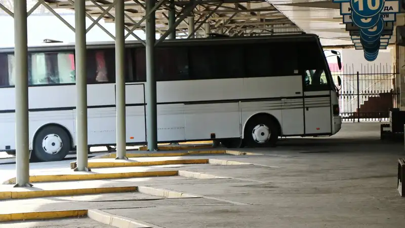 Угрожал ножом и пытался придушить – кондуктор устроил дебош в Караганде