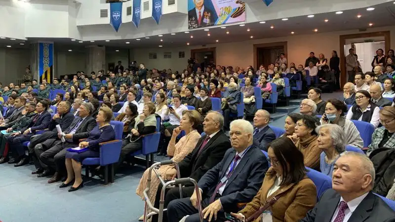 В Алматы чествовали шагнувшего в вековой рубеж академика Зулхарная Сеитова, фото - Новости Zakon.kz от 20.12.2022 19:56