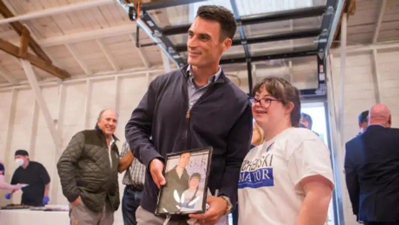 Экс-хоккеист сборной Казахстана стал мэром в США