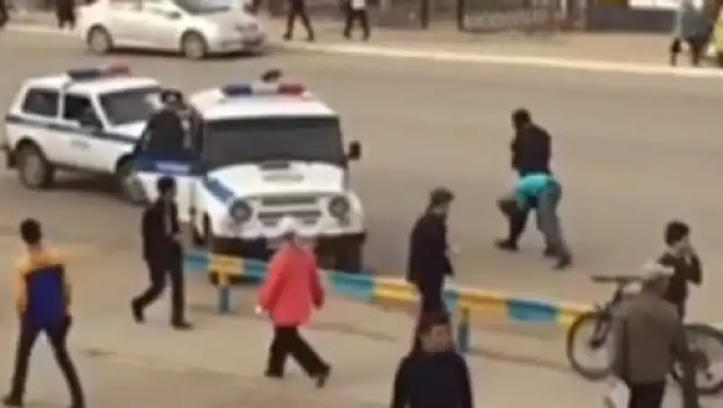 В Актобе провели задержание подозрительных лиц