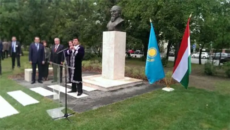 В Венгрии установили памятник Абаю