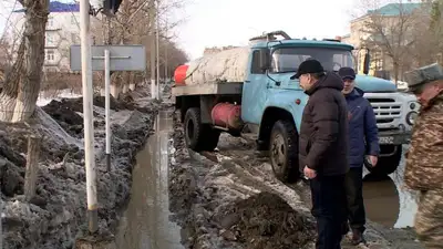 В Актобе для недопущения паводков за двое суток откачено почти 17 тыс. куб.м. талой воды, фото - Новости Zakon.kz от 09.03.2023 07:54