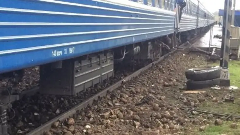 19 поездов задерживаются из-за схода грузовых вагонов