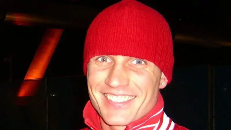 Романа Костомарова планируют перевести в обычную палату