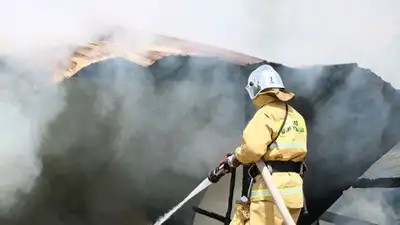 Во время тушения пожара в Костанайской области взорвались три газовых баллона, фото - Новости Zakon.kz от 25.04.2023 15:59