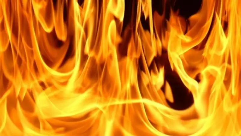 Военнослужащий вынес из горящего общежития 3 детей в Павлодаре