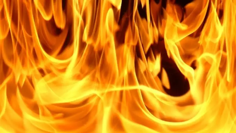 Частный дом горел сегодня утром в Алматы на пр. аль-Фараби