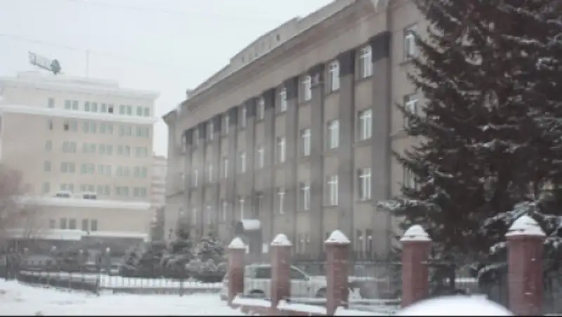 Жителям Усть-Каменогорска и Риддера службы ЧС рекомендуют не выходить на улицу