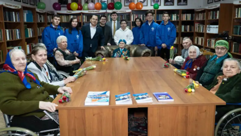 Молодежь столицы организовала праздничный концерт для пожилых людей к 8 марта