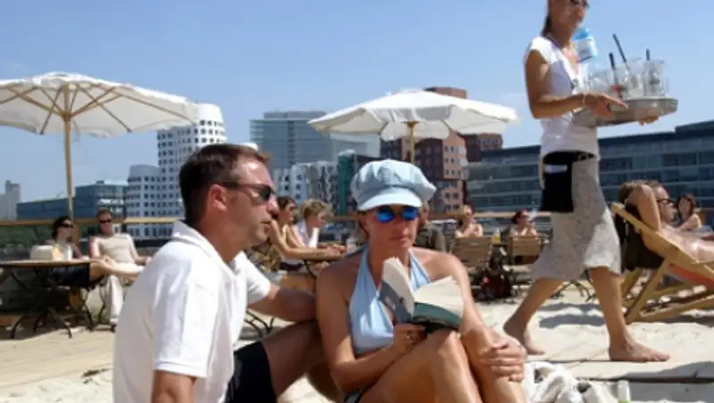 Более четверти российских туристов признались в курортных романах