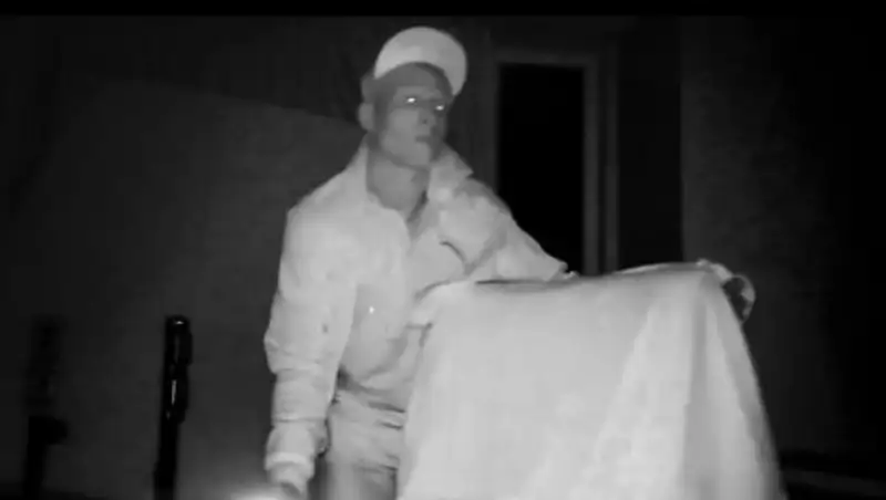 Мужчина, обворовавший алматинскую радиостанцию, засветился на камерах наблюдения