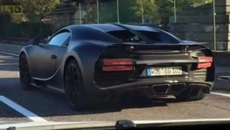 Прототип Bugatti Chiron заснят с серийным кузовом