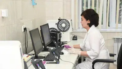 Число заболевших коронавирусом растет в Казахстане