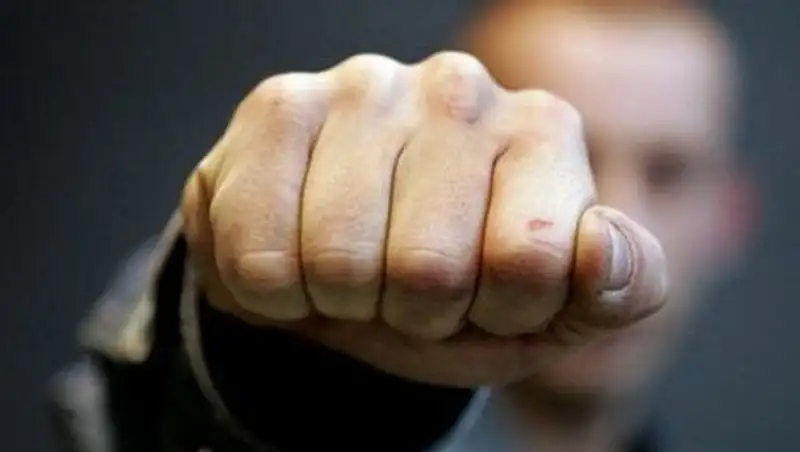 В сети появилось видео драки между сотрудниками силовых ведомств