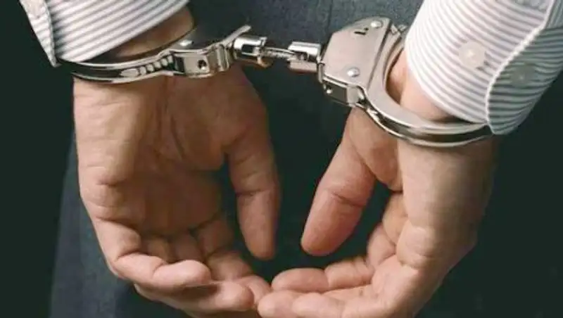 Мужчину, справлявшего нужду возле детского сада, арестовали