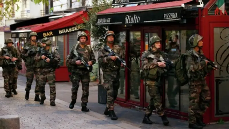 Семь человек, задержанных после штурма квартиры в Сен-Дени, отпущены