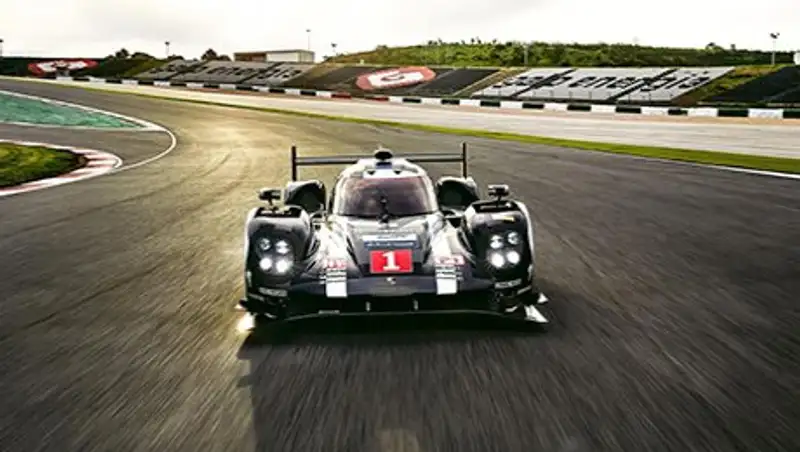 Porsche вырвала победу у Toyota в марафоне «24 часа Ле-Мана»