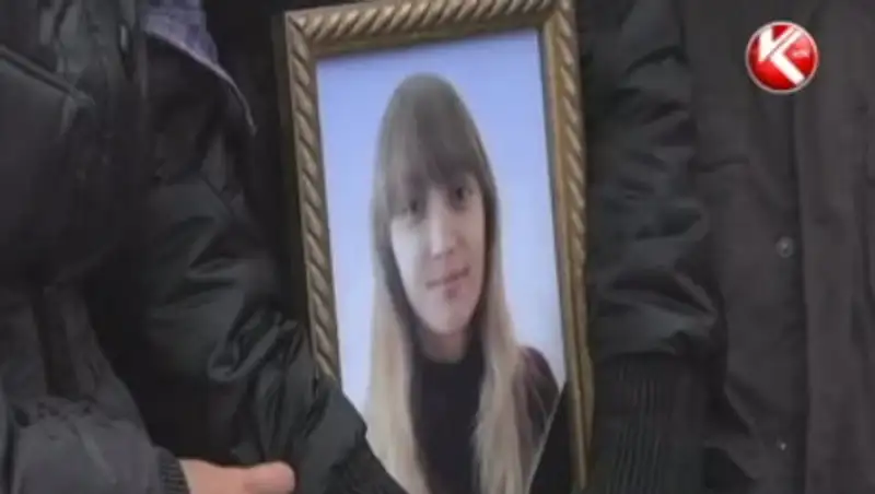 В Павлодарской области прощались с 14-летней Настей Шариповой, фото - Новости Zakon.kz от 07.11.2013 15:12