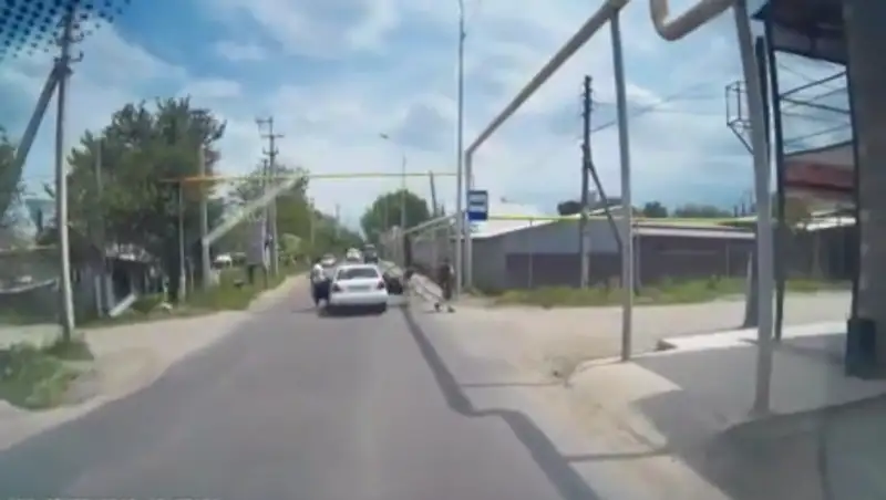 Подросток за рулем Mercedes сбил ребенка в Алматы